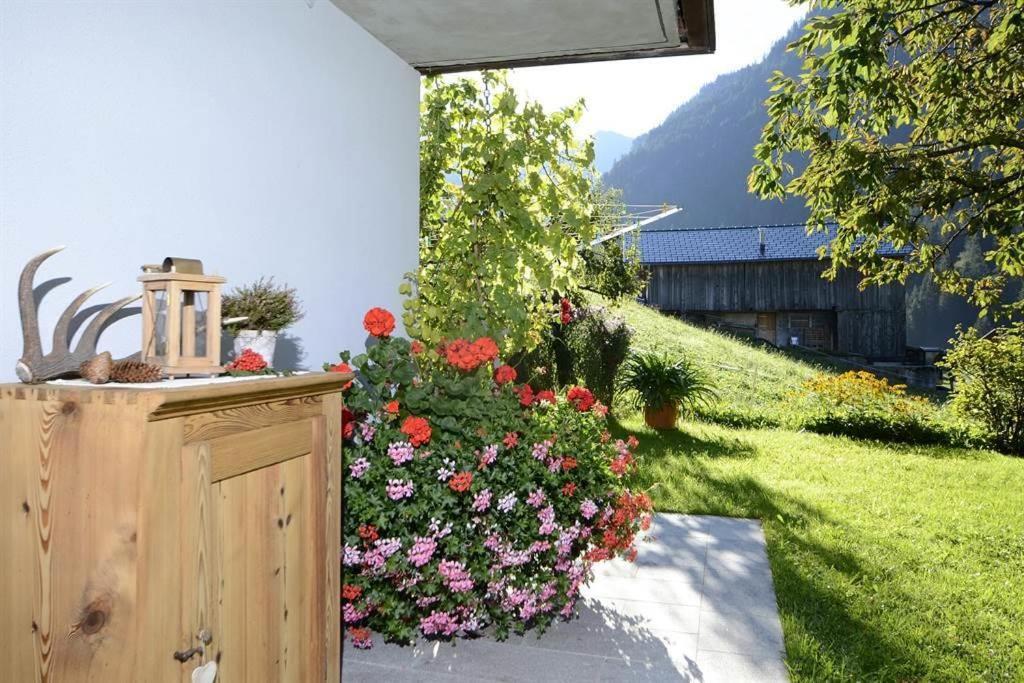 Haus Saler Apartamento Silbertal Exterior foto